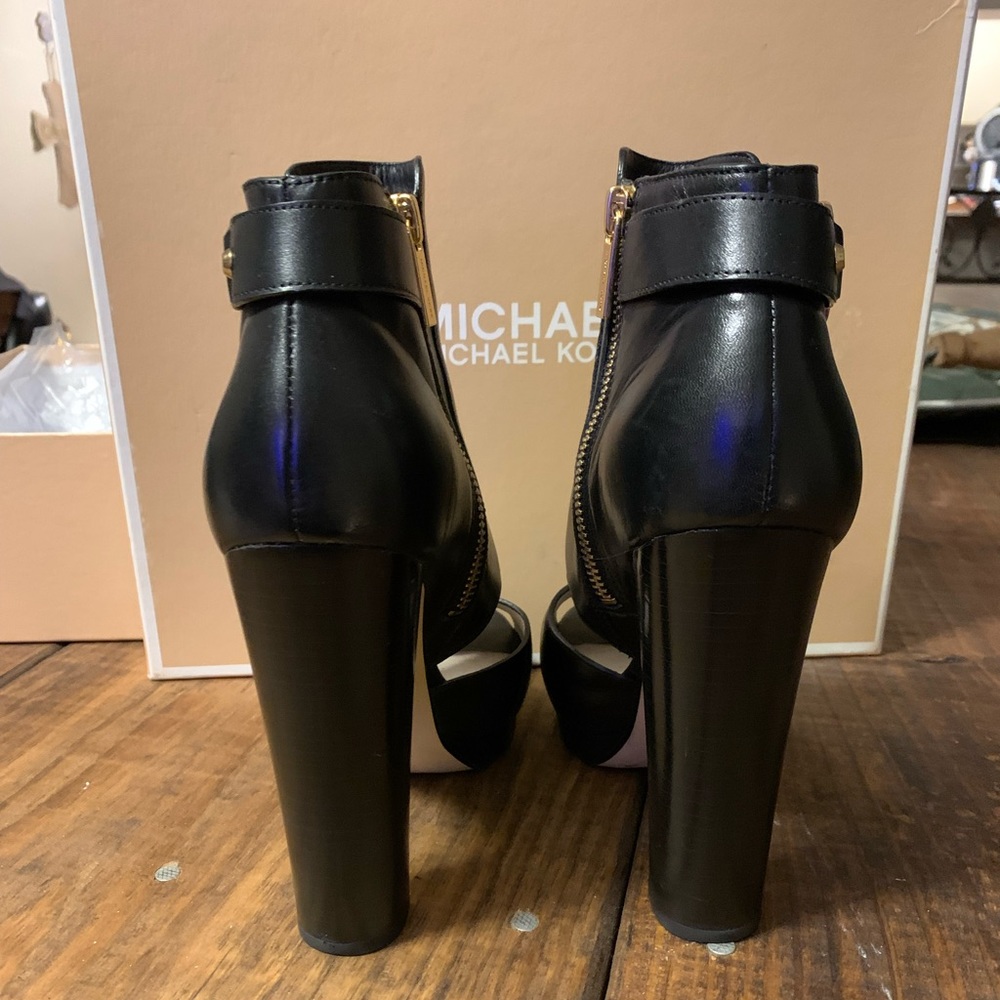 🌟💖HP💓⭐️ EUC Michael Kors Platformed Heels 👠 - Picture 6 of 10